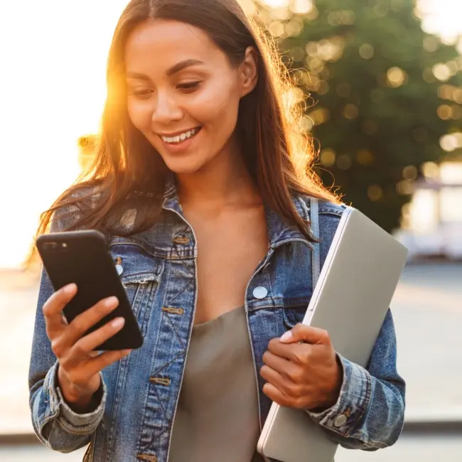 Klientka korzystająca z komunikacji SMS